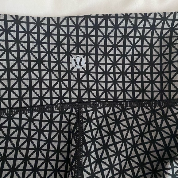 Lululemon White and Black Leggings Size: 4 - Picture 2 of 6